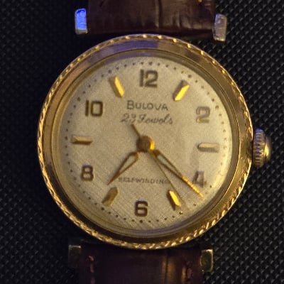 ビンテージBulova 23 automatic gold bezel Vintage Bulova 23 Jewels Self-winding Automatic Sun Burst