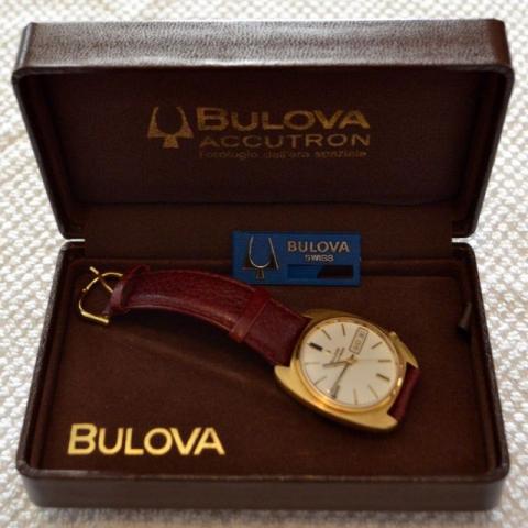 Bulova accutron day & date gold 1969