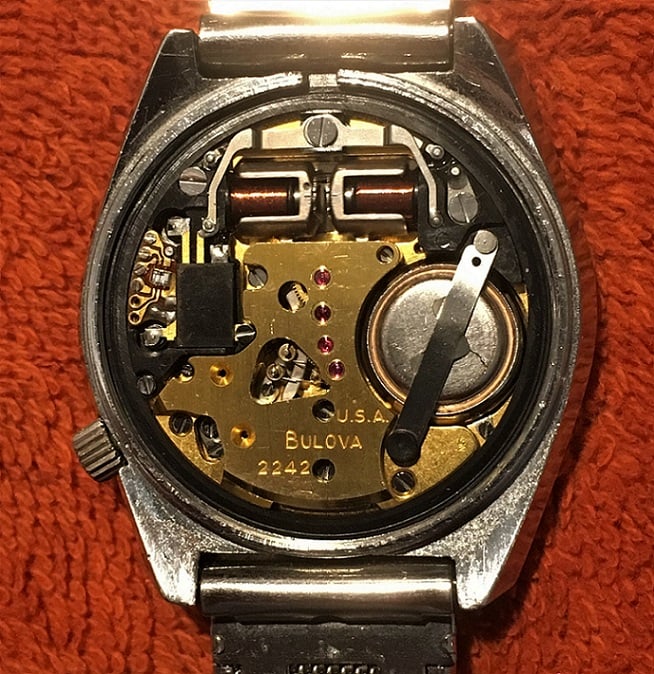 Accuquartz movedment, Cal 2242.  Date code N6 in lower right corner, very small
