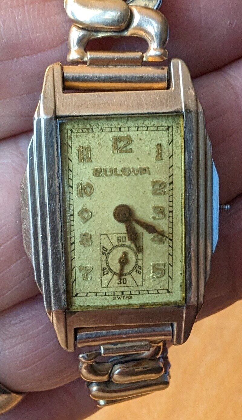 Image of the front of the rectangular watch