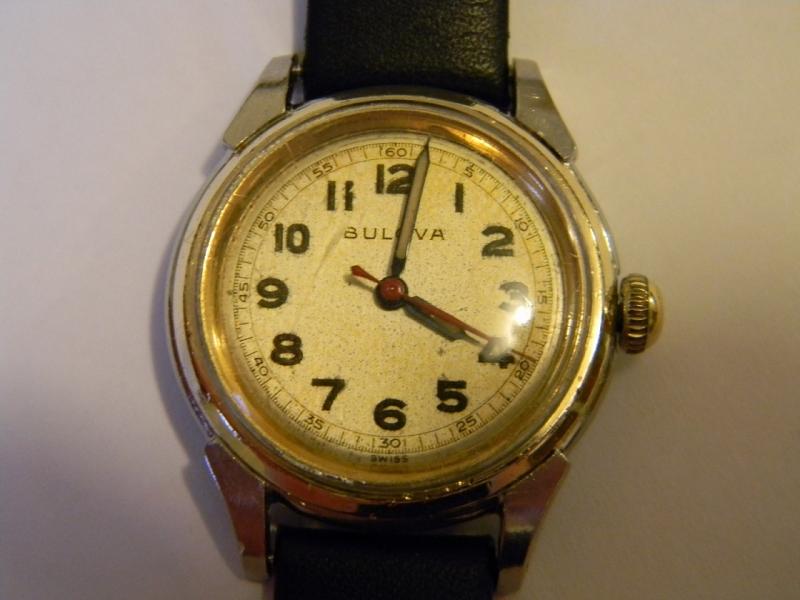 Dial showing the gold bezel and crown